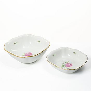 Meissen, A 55 piece "Meissen Rose" (Rote rose/Meissener rose) porcelain dinner service, 20th century.