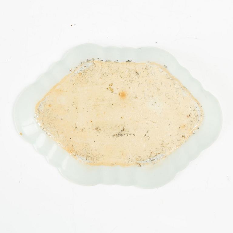 Fat, fyra stycken, tedosa, koppar, fyra stycken samt dosa emalj. Qingdynastin, 1700-tal samt 1700-tal.