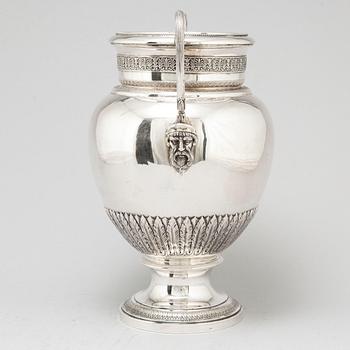 Prakturna, silver 800/1000. Utländska stämplar 1900-tal. Louis XVI-stil.