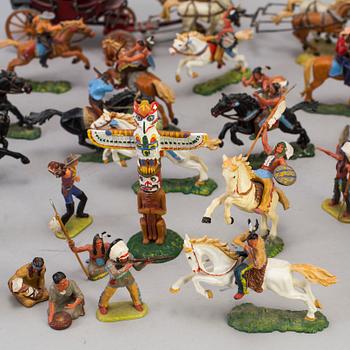 A lot of 40 Elastolin plastic cowboys and indians, Germany, 1960s.