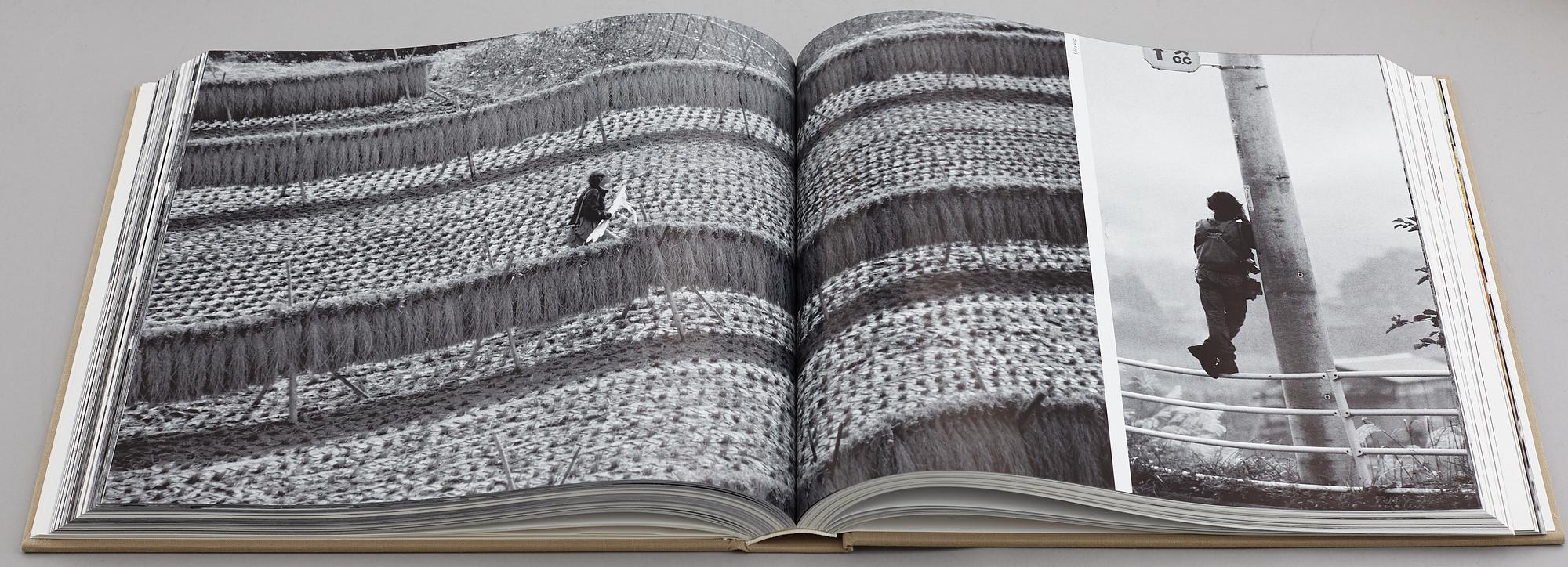 CHRISTO & JEANNE-CLAUDE, 2 volume book project with fabric application. Published in 1998.