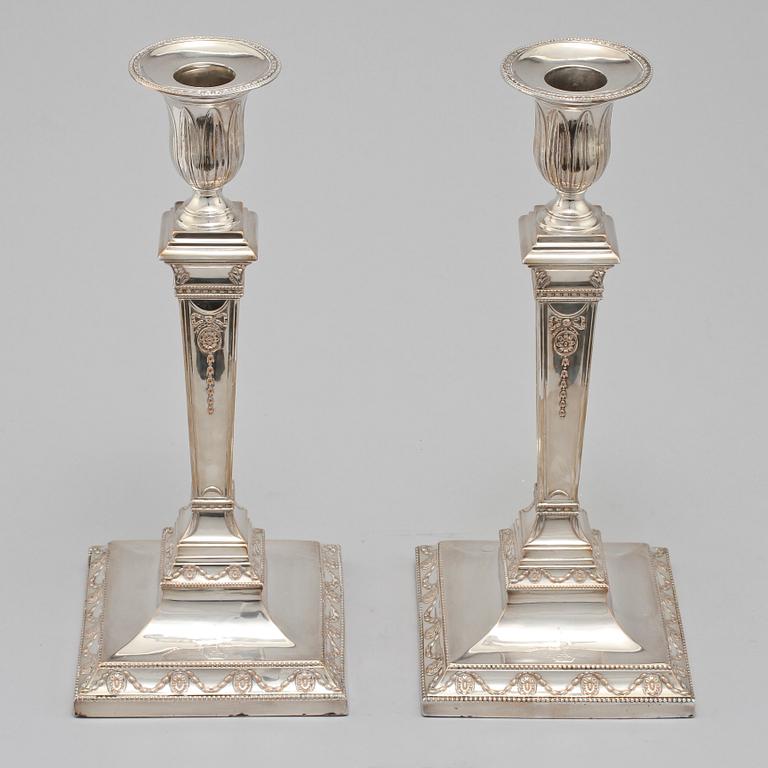 LJUSSTAKAR, ett par, pläter, 1900-talets första del.