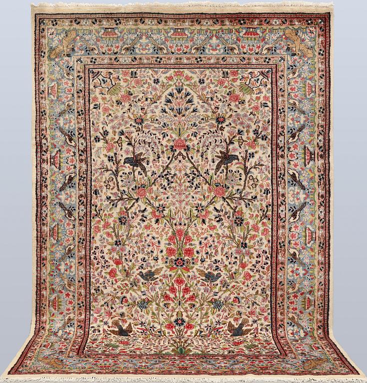 A semi-antique Kirman Laver carpet, 'Millefleur', c. 314 x 210 cm.