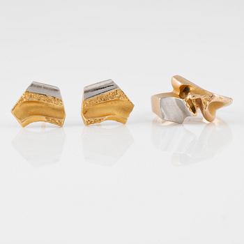 RING samt ÖRHÄNGEN, 14 respektive 18K guld, Björn Weckström, Lapponia. Vikt 6,9 gram.