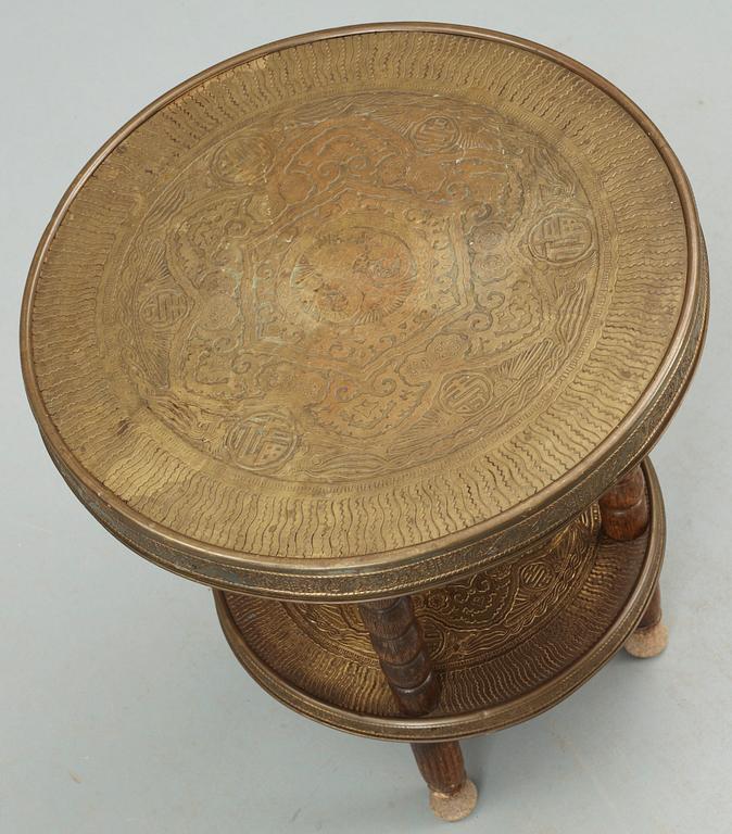 RÖKBORD, orientaliskt, 1900-tal.