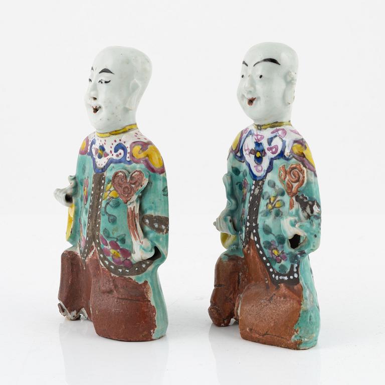 Two Chinese porcelain figurines, Qing dynasty, 19th Century.