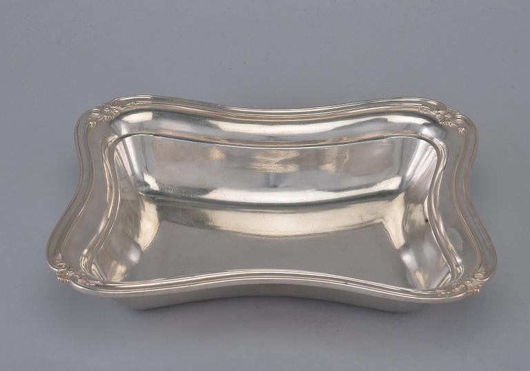 A GRATIN DISH, 84 silver. Nikols & Plinke St. Petersburg 1851.