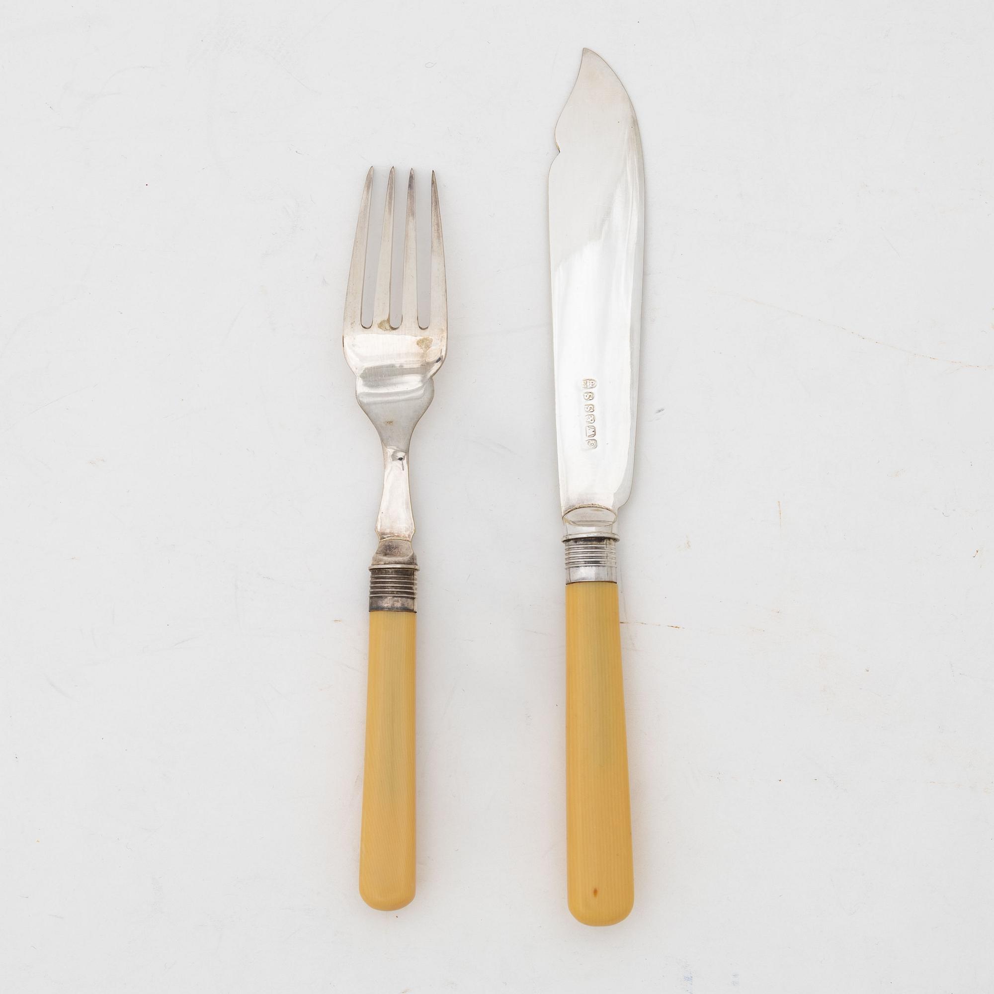 A 12-piece fish cutlery set, marks of James Albert Scholes, Sheffield, England 1904.