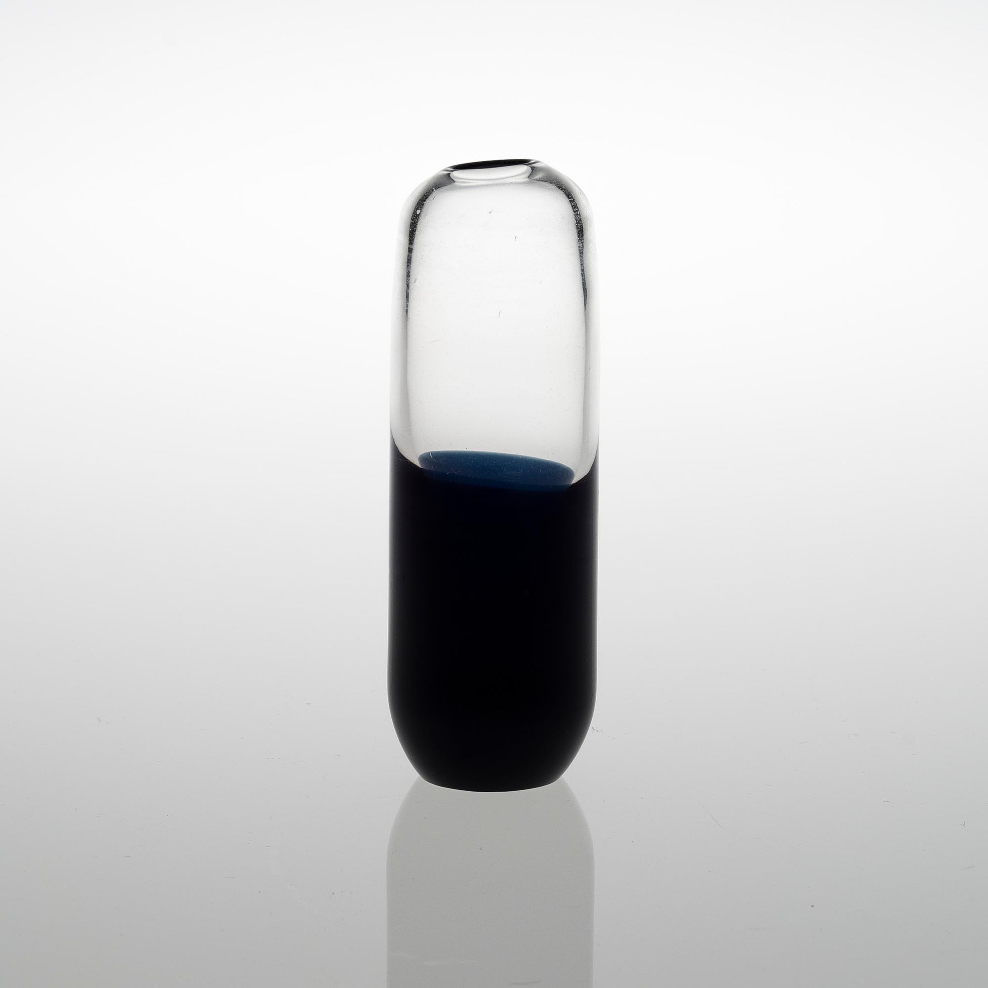 TIMO SARPANEVA, TVÅ GLASSKULPTURER, 3598, Sign. Timo Sarpaneva, Iittala  -57. Mindre skulpturen osignerad.