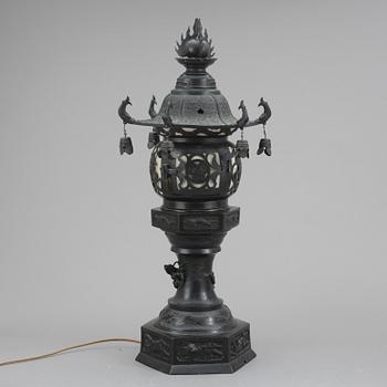 TRÄDGÅRDSLYKTA, brons, Japan omkring sekelskiftet 1900.