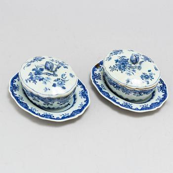 Two blue and white tureen with cover and dish, Qing dynasty, Qianlong (1736-95).