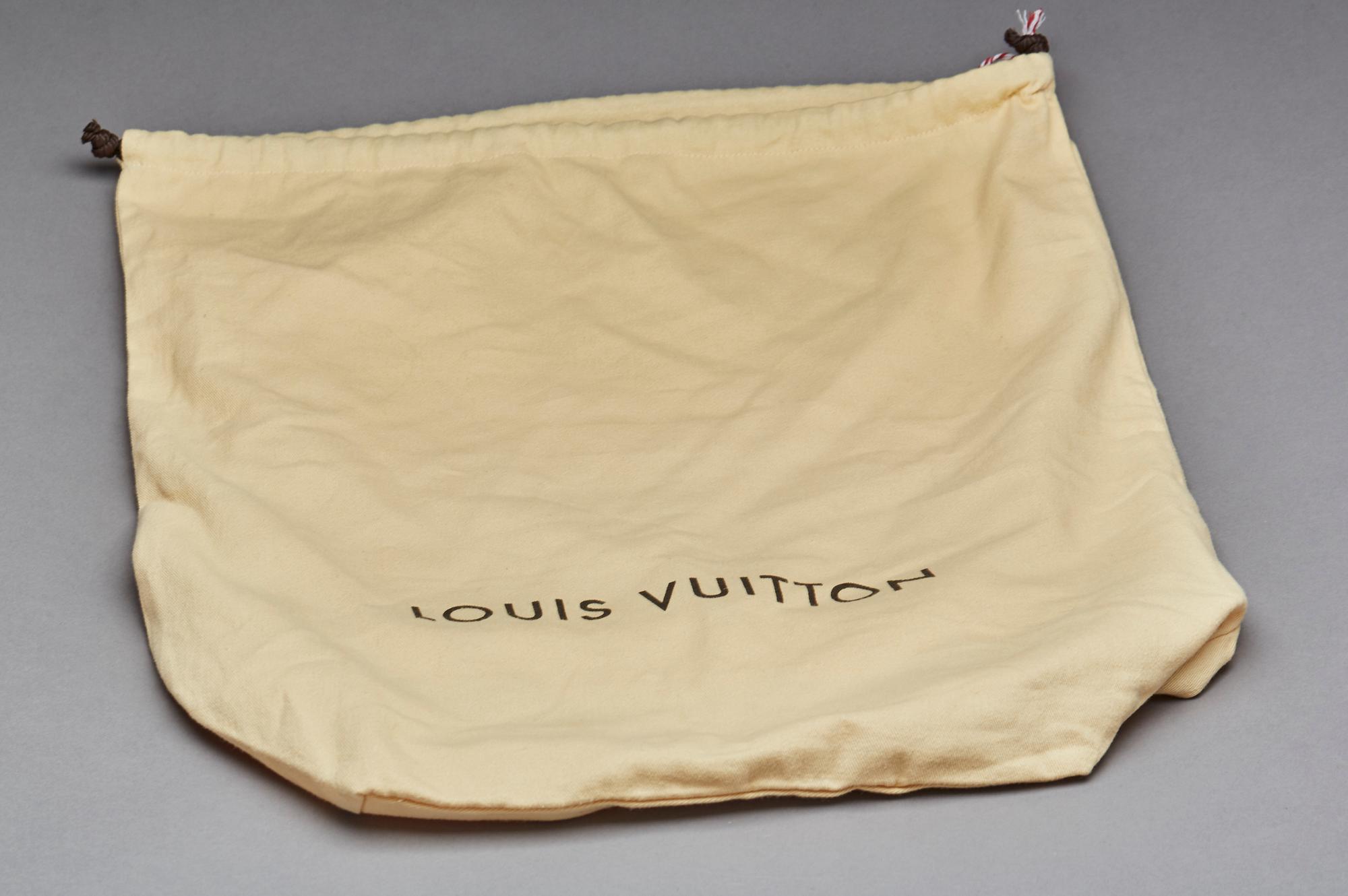 VÄSKA, Louis Vuitton Cup.