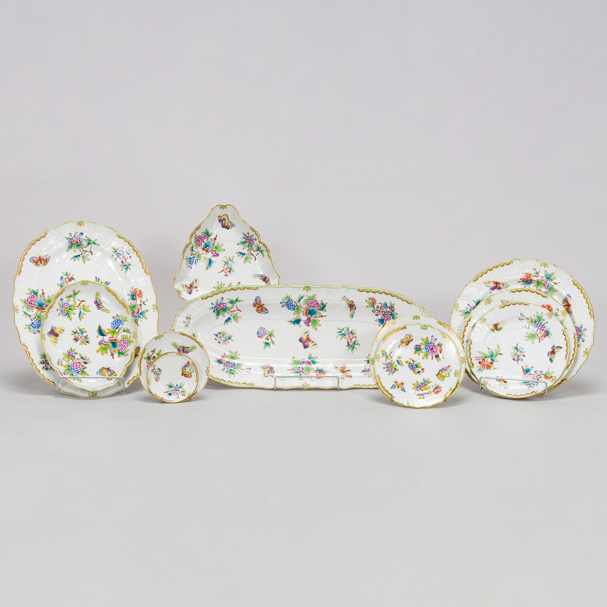 Herend, ruoka-astiasto, 91 osaa, posliinia, "Queen Victoria". Unkari.