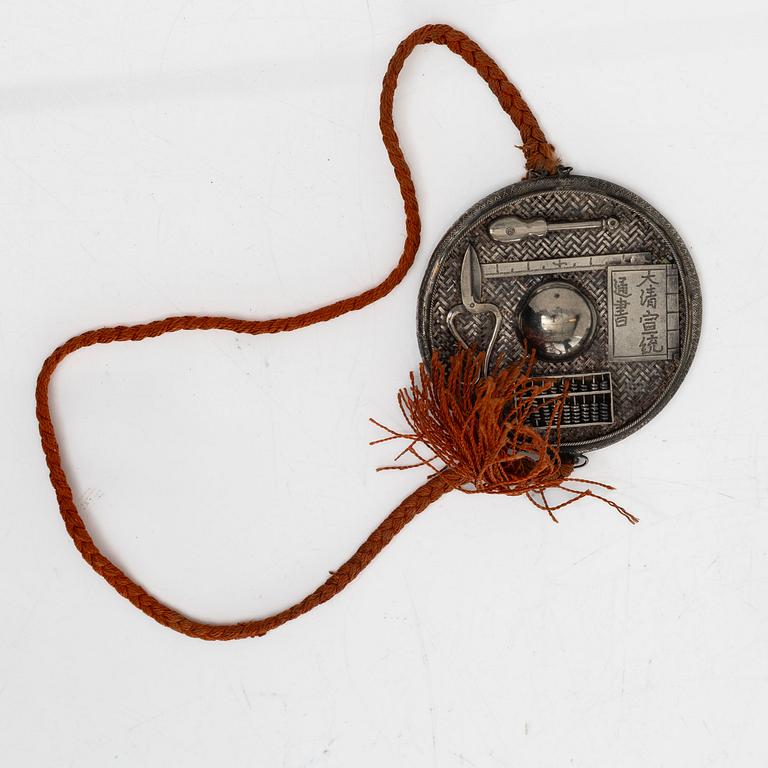 Dosor / miniatyrer, delvis silver, Japan, omkring 1900.