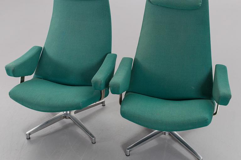 a pair of armchairs, "Contourette", 
Dux, late 20th century,.