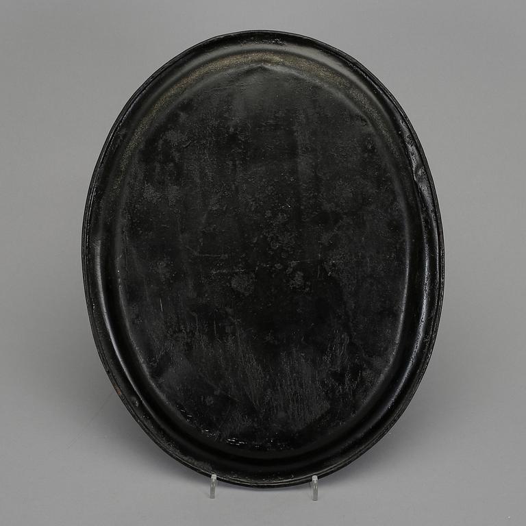 BRICKA, bemålad plåt. 1800-talets andra hälft.