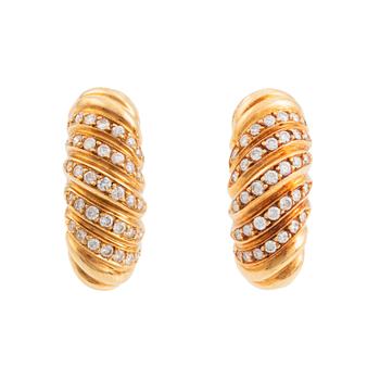 A pair of Cartier earrings in 18K gold set with round brilliant-cut diamonds.