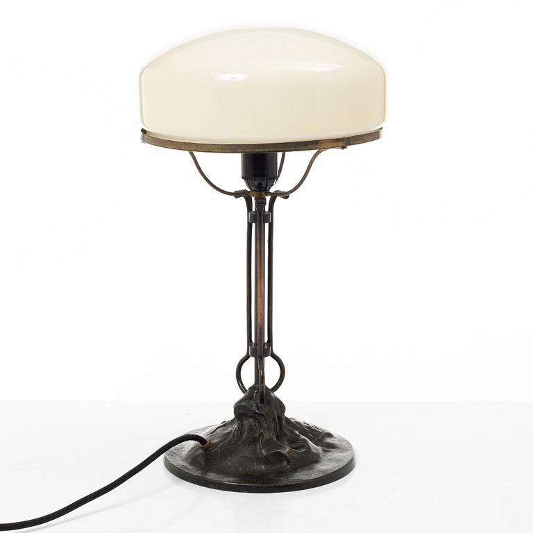 Evard Trulsson, bordslampa, brons med dekor av döskalle i foten, 1900-talets början.