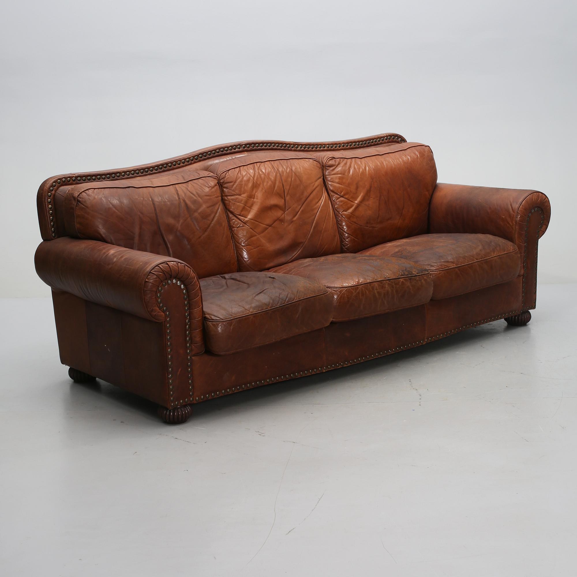 SOFFA, Chesterfield-typ, 1900-talets sista del.