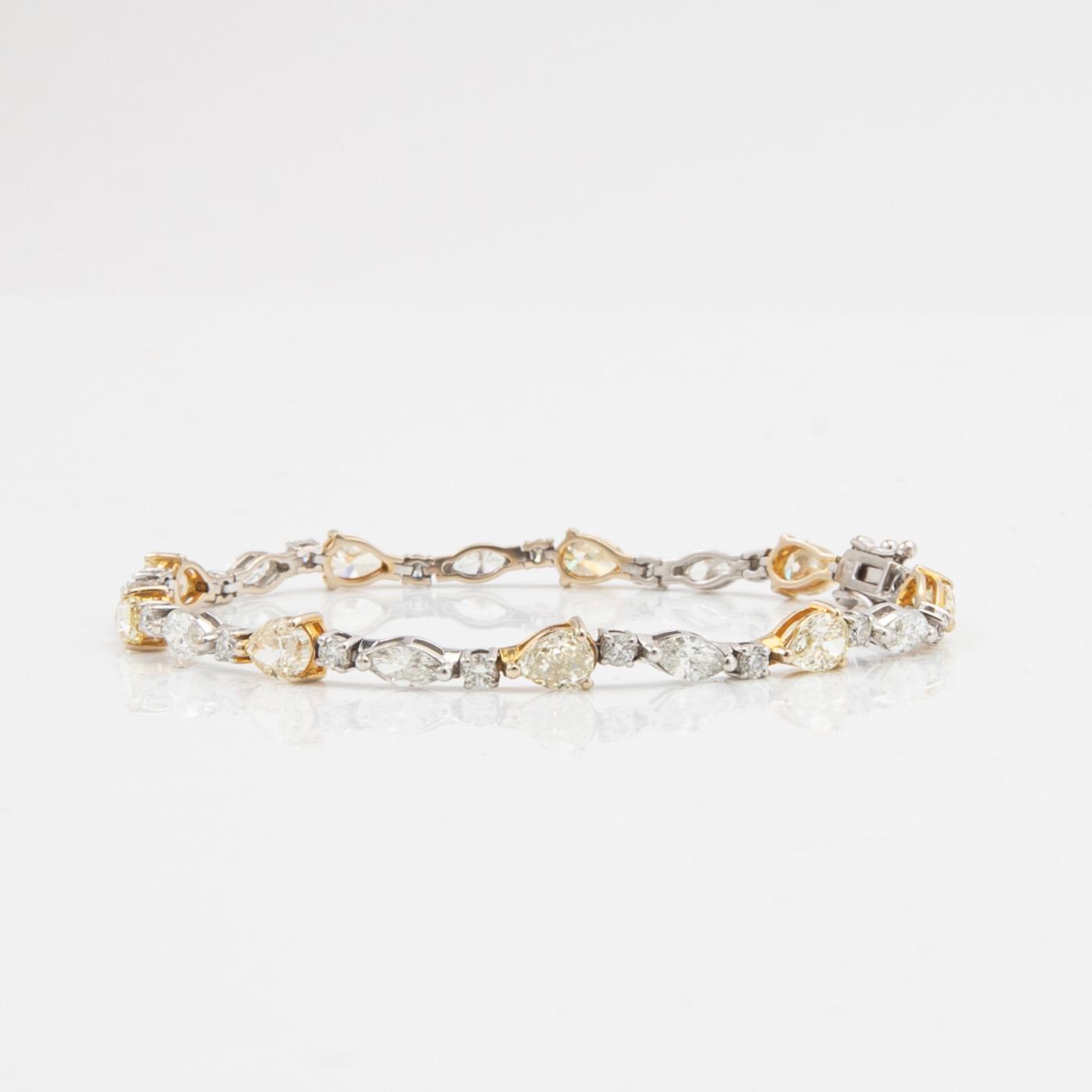 Armband, 18 k guld och vitguld med briljanter.