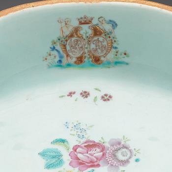 UPPLÄGGNINGSSKÅL samt SALTKAR, ett par, kompaniporslin. Qingdynastin, Qianlong (1736-95).
