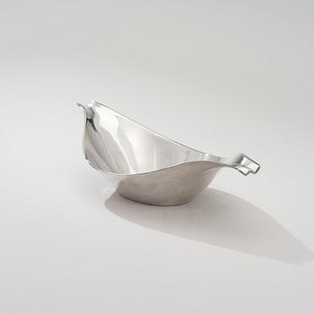 ANNA-GRETA EKER, HOPEAMALJA. Sign. A- G Eker, 813 silver.  Auran Kultaseppä, Åbo 1961.