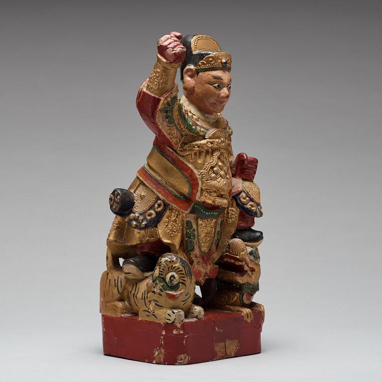 SKULPTUR, lackerat trä. Qingdynastin, 1800-tal.