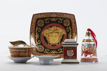 SERVISDELAR, 4 dlr samt julklocka, "Medusa", Versace, Rosenthal 1900-talets andra hälft.