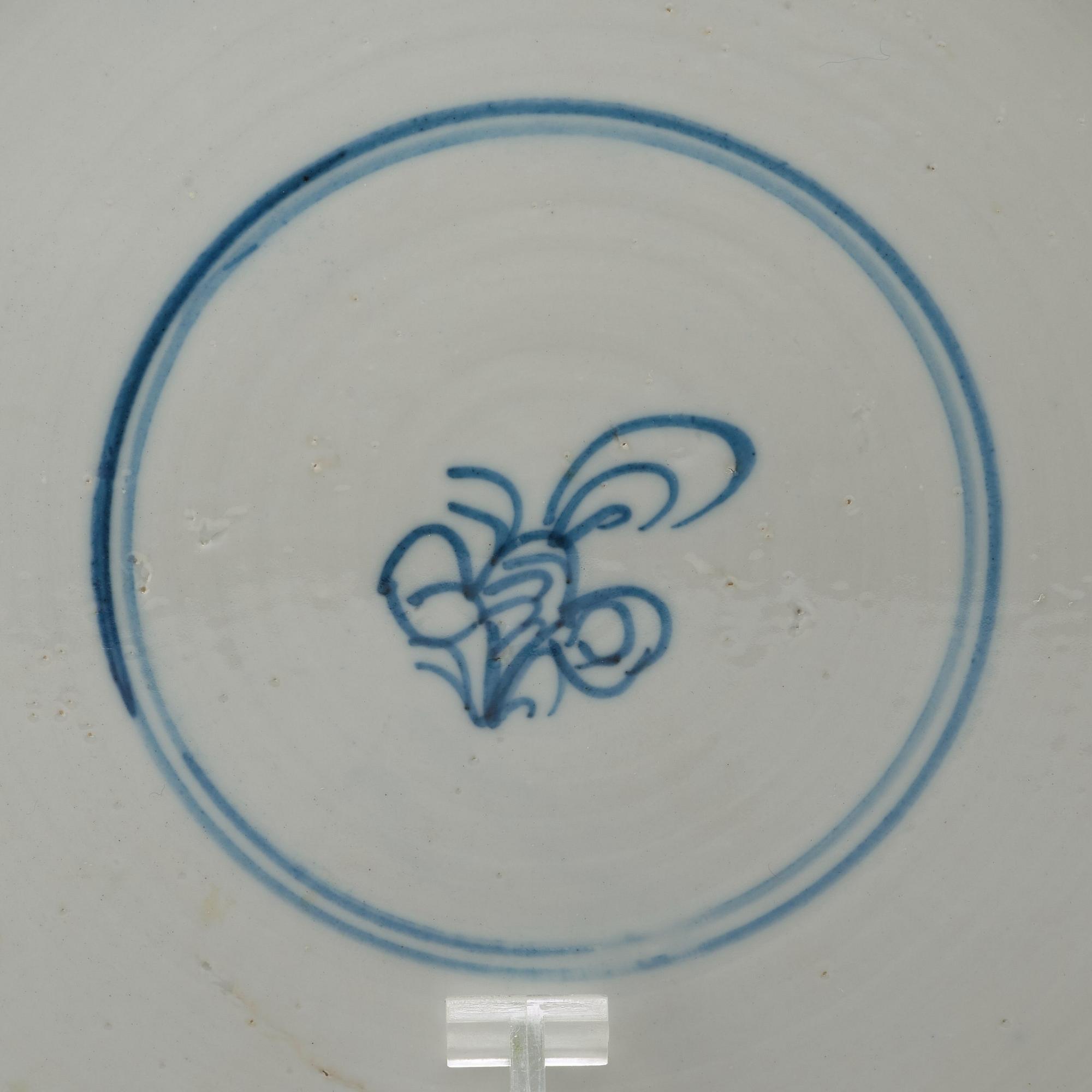 A pair of famille verte dishes, Qing dynasty, Kangxi (1662-1722).