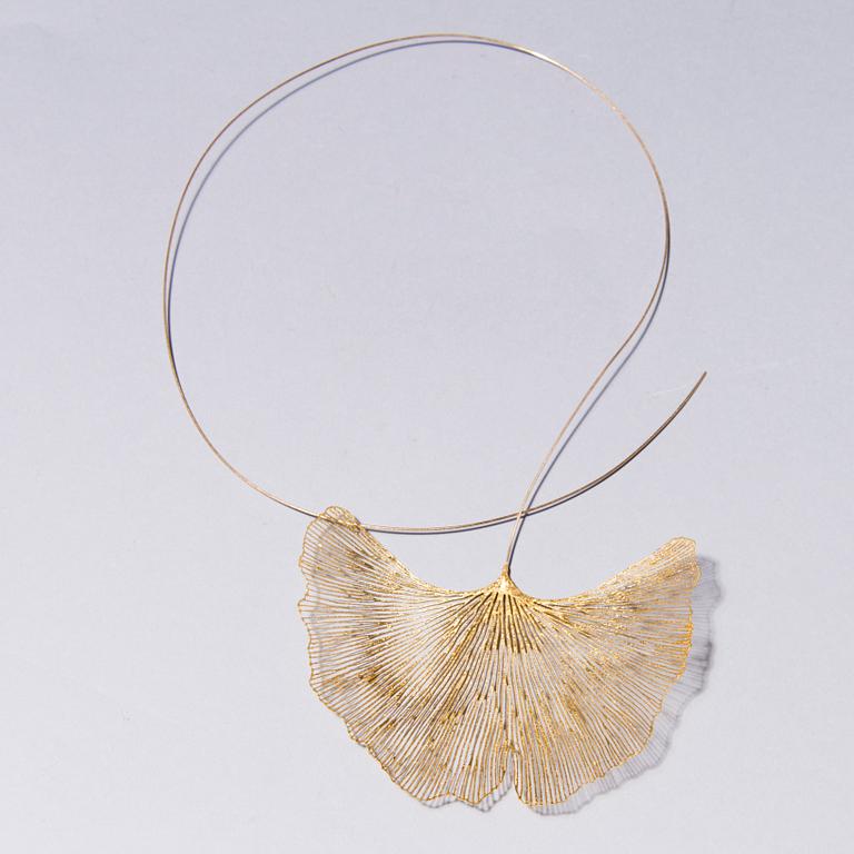 A MARIA JAUHIAINEN NECKLACE, "Ginkgo", stainless steel, 18K gold, 24K gold leaf.