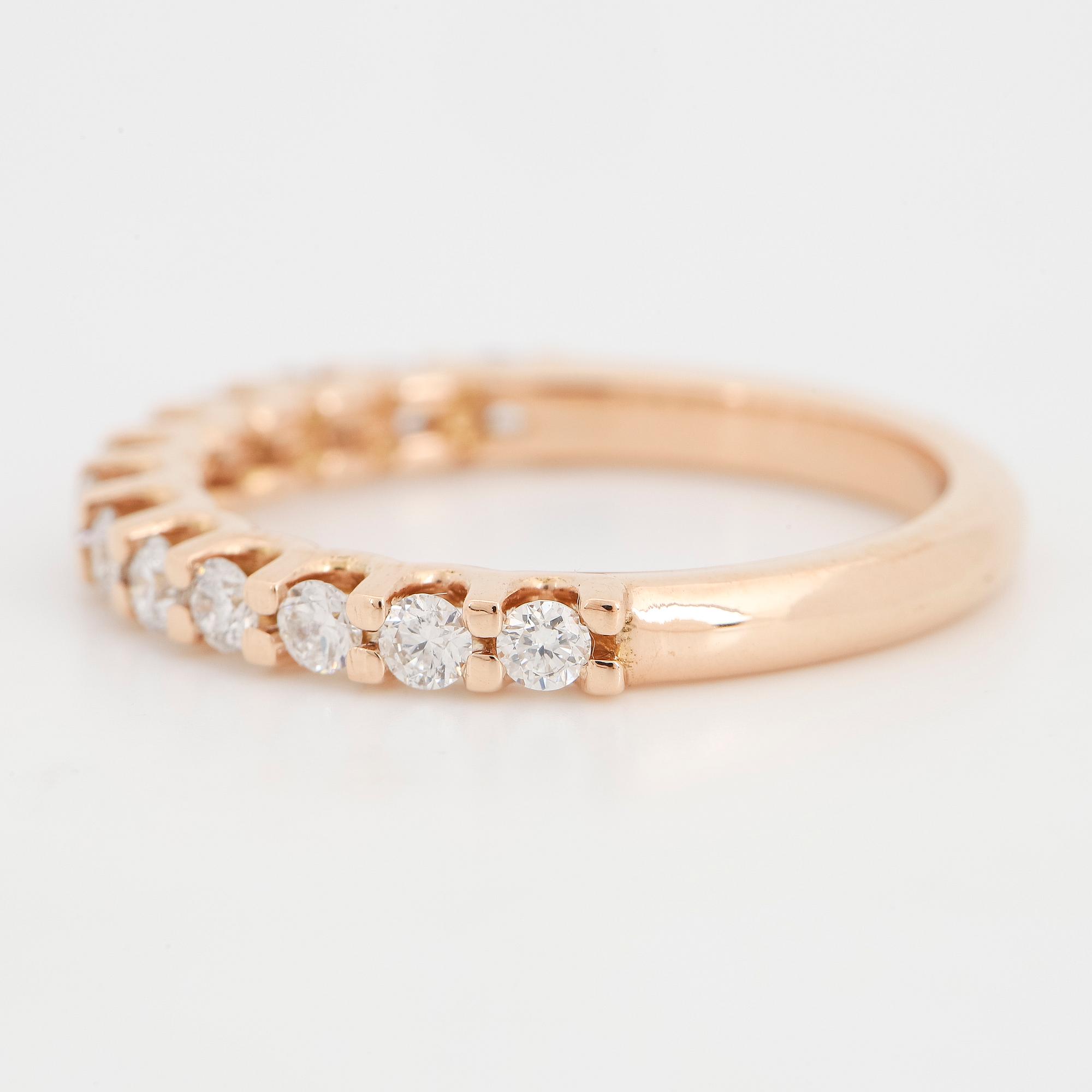 Brilliant-cut diamond ring.