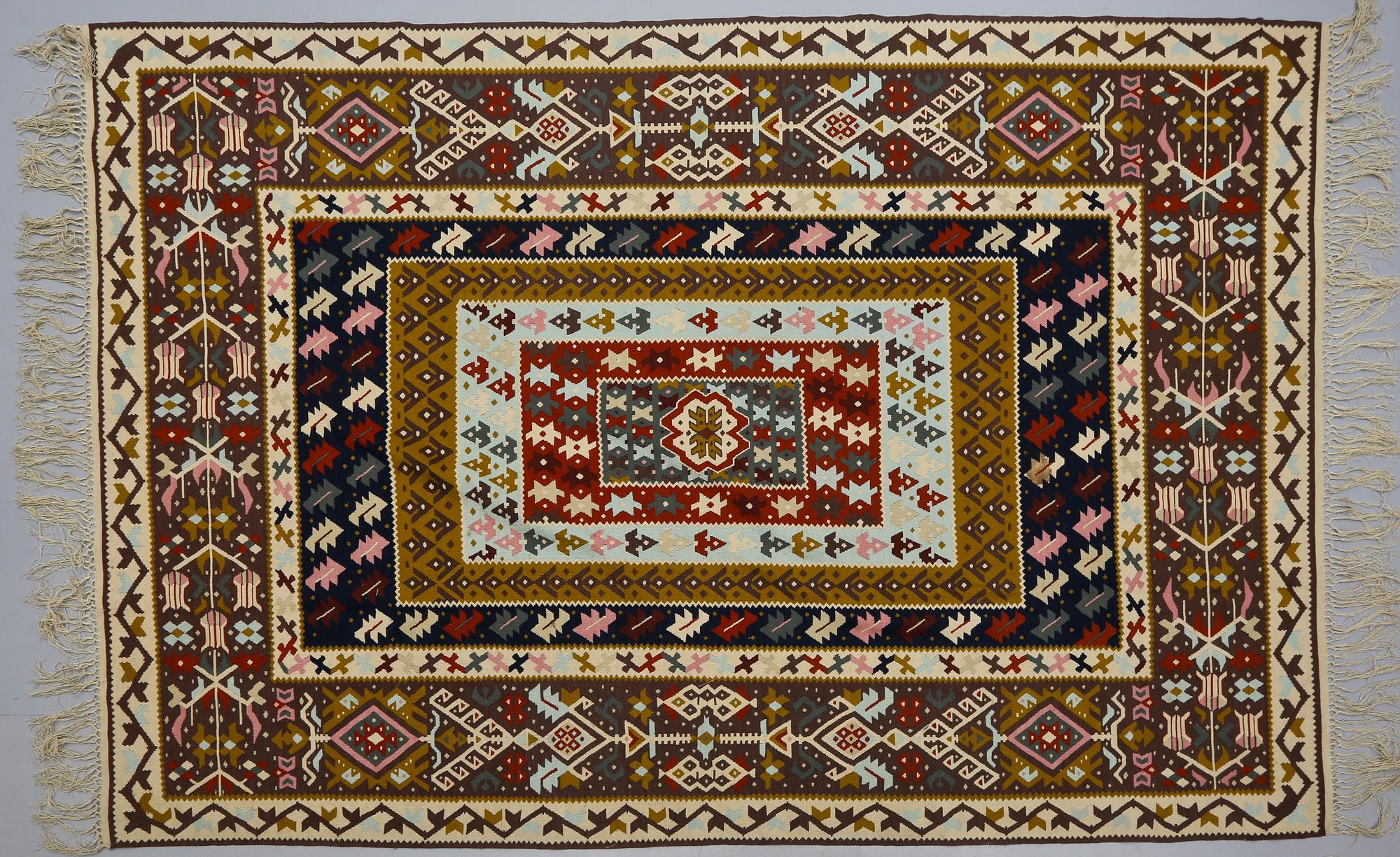 MATTA, Kelim, ca 300 x 203 cm.