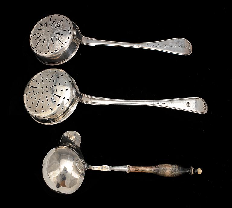 STRÖSKEDAR 2 st SAMT SÅSSLEV, silver, bla Olof Löfvander dy i Luleå, verksam 1795-1823.