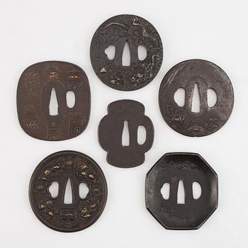 Tsuba, 6 st, bl.a. Japan, Korea, Edo samt 1800-1900-tal, en signerad.