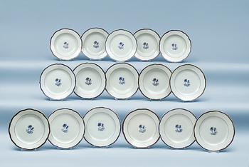 1646. A set of 17 enamelled plates, Qing dynasty, Jiaqing (1796-1820).