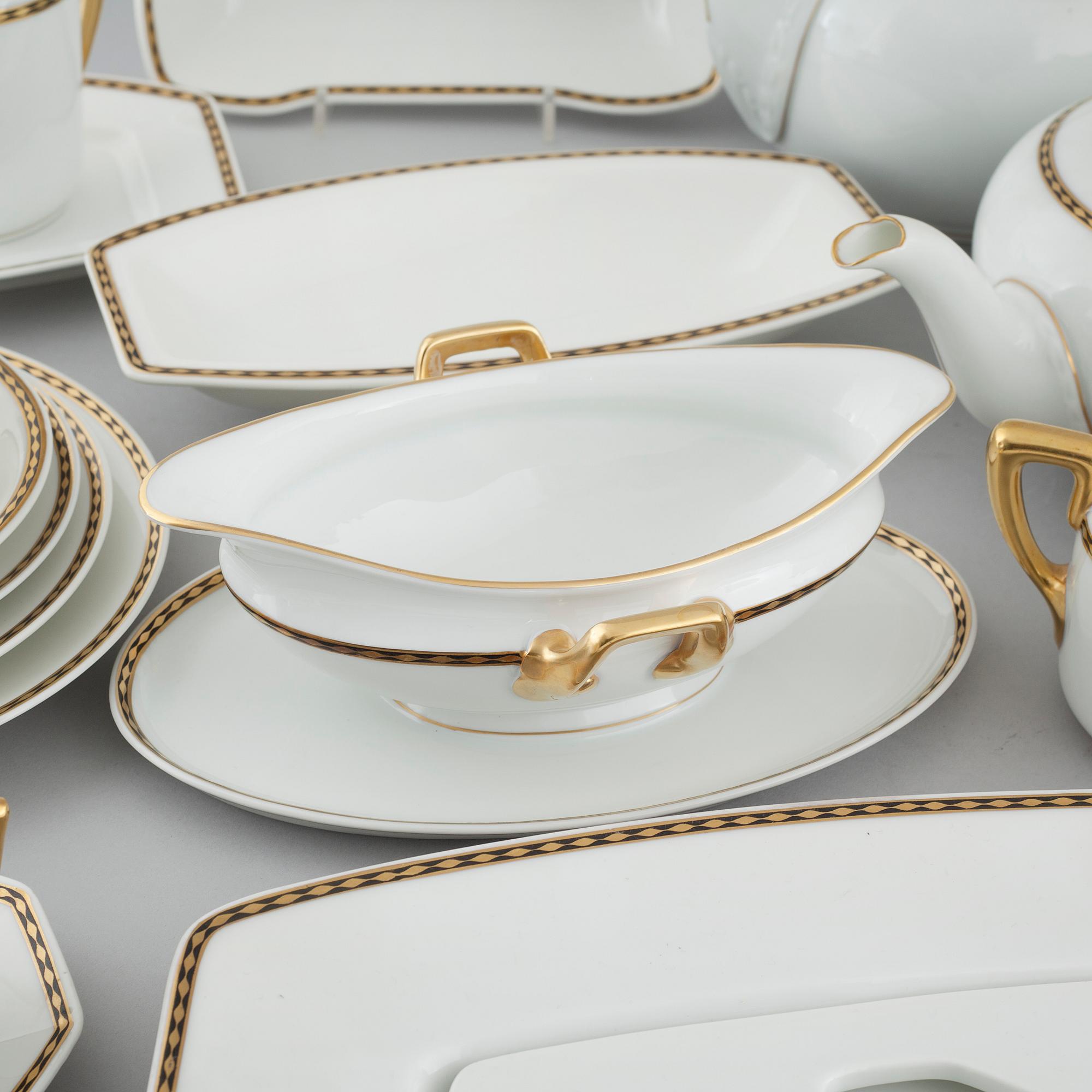162 pieces of porcelain tableware from mostly Rosenthal, 20th century.