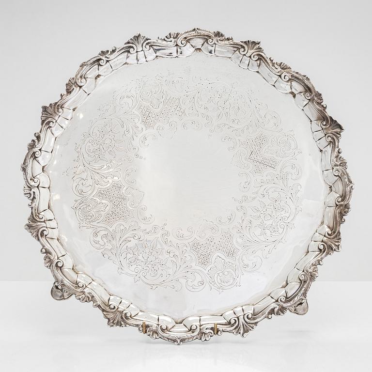 Salver, sterling silver, mästarstämpel Robert Calderwood (1727 - 1765), Dublin, årsstämplad 1806?.