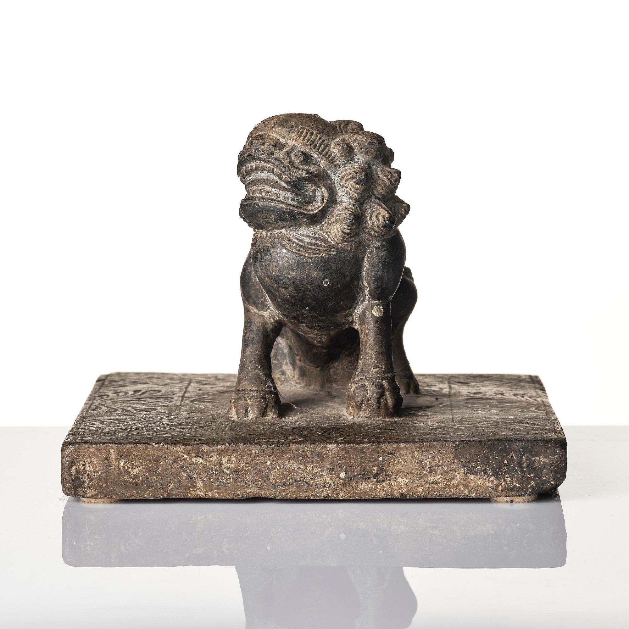 Pappersvikt, sten. Troligen sen Mingdynasti.