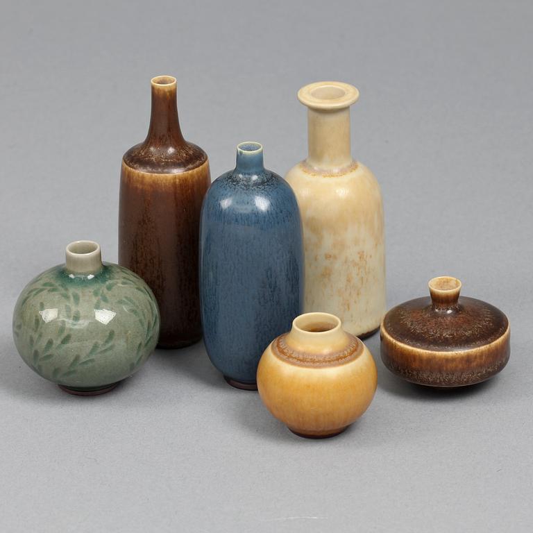 MINIATYRVASER, stengods, 10 st, Tomas Anagrius, Kvidinge. 1900-talets andra hälft.