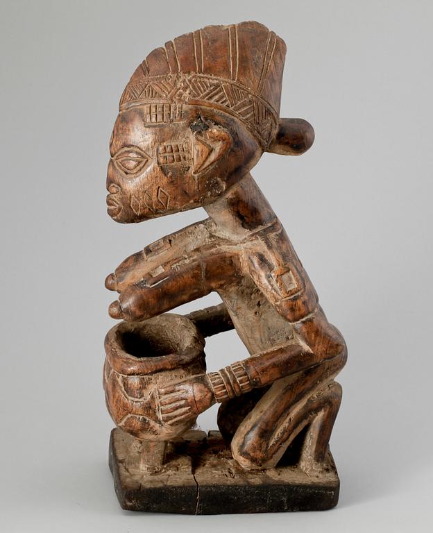 FRUKTBARHETSBÄGARE MED SLEV, trä, Afrika, 1900-tal.
