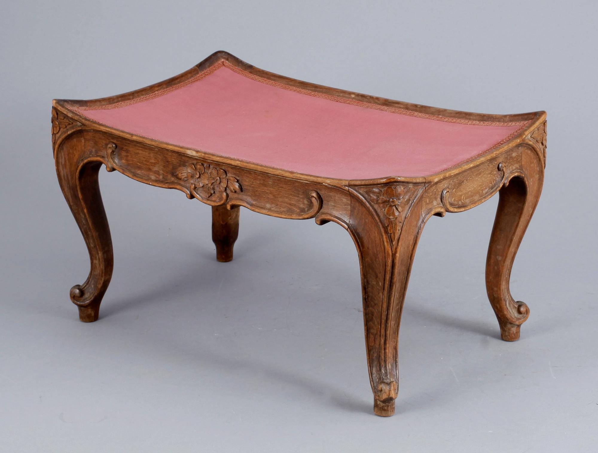 FOTPALL, Louis XV-stil, 1800-talets andra hälft.