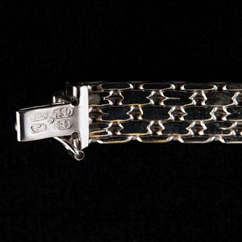 ARMBAND, briljantslipade diamanter ca 0.33 ct. 18K vitguld. Italien 1960 t. Vikt 24,4 g.