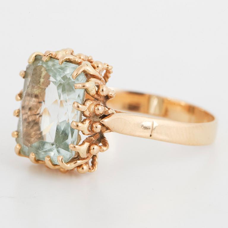 RING, guld med akvamarin.