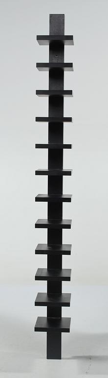 HYLLA, "Pilaster", John Kandell, Källemo AB Värnamo, modellen formgiven 1989.