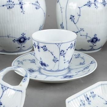 SERVIS, 96 delar, porslin, "Musselmalet", Royal Copenhagen, 1900-talets andra hälft.