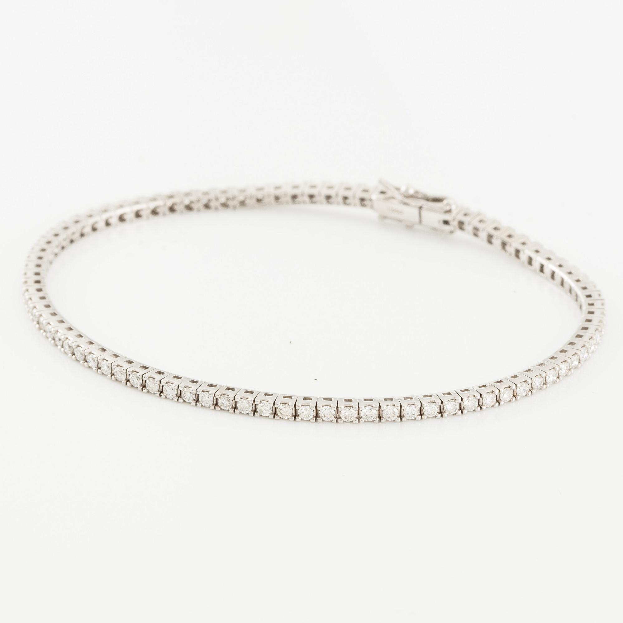 Tennis bracelet 18K white gold with brilliant-cut diamonds.