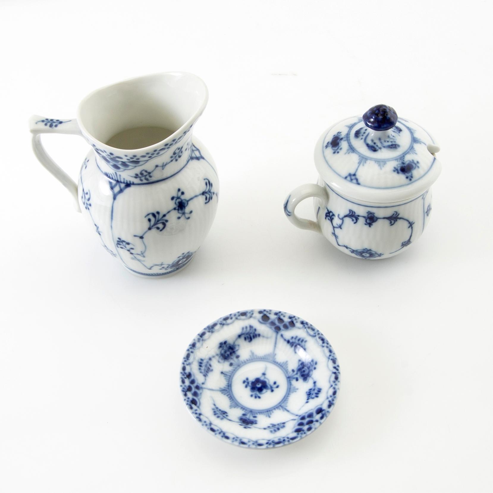 Service approximately 42 pieces "Musselmalet rifflet/halvblonde" Royal Copenhagen Denmark porcelain first half of the 20th century.