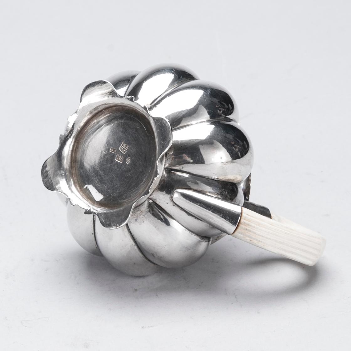 GRÄDDSNÄCKA, silver, kontrollmästare Nikolaj Dubrovin, Moskva 1837. Vikt 166,7 g.