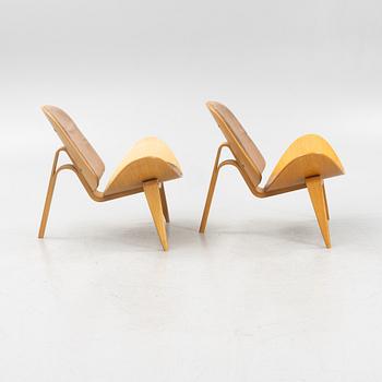 Hans J. Wegner, a pair of 'CH07' lounge chairs,