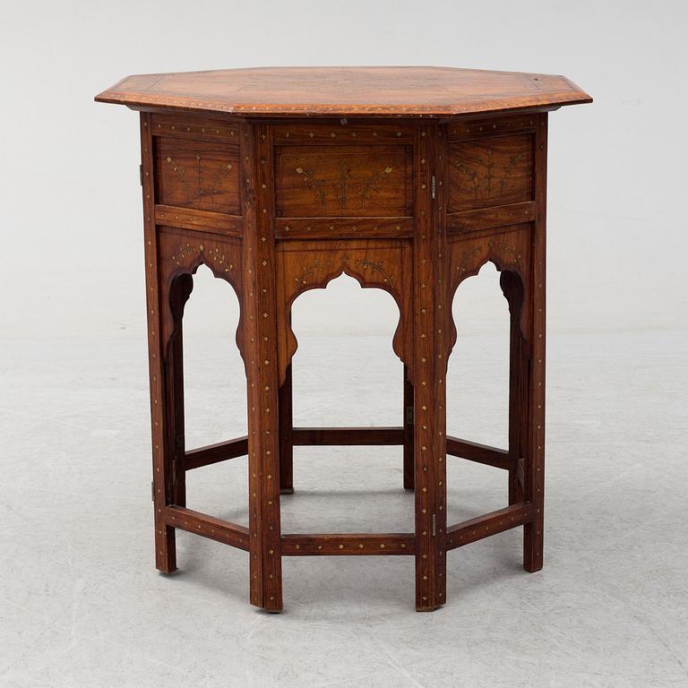 RÖKBORD, morisk stil, 1800-talets slut.